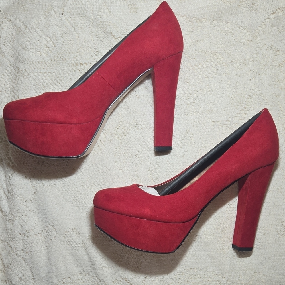 NIB Shi by JOURNEYS Red Suede Platform Pumps
